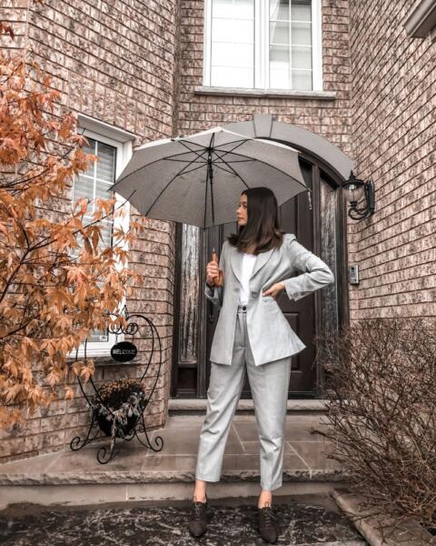 Swayer @laurranel in grey suit with umbrella